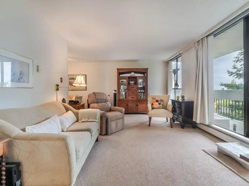 405 4105 IMPERIAL STREET - photo 2 of 19
