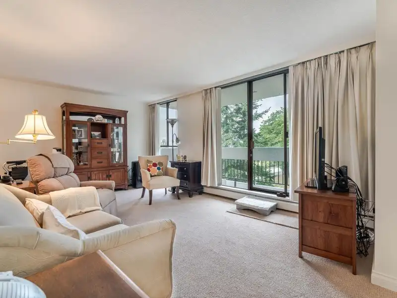 405 4105 IMPERIAL STREET - photo 3 of 19