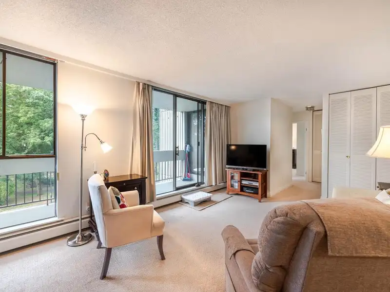 405 4105 IMPERIAL STREET - photo 4 of 19