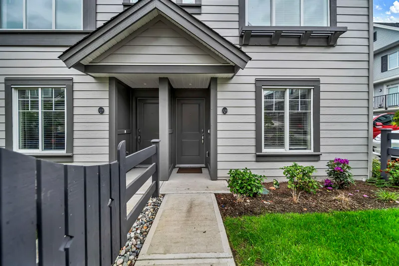 120 15778 85 AVENUE - photo 2 of 25