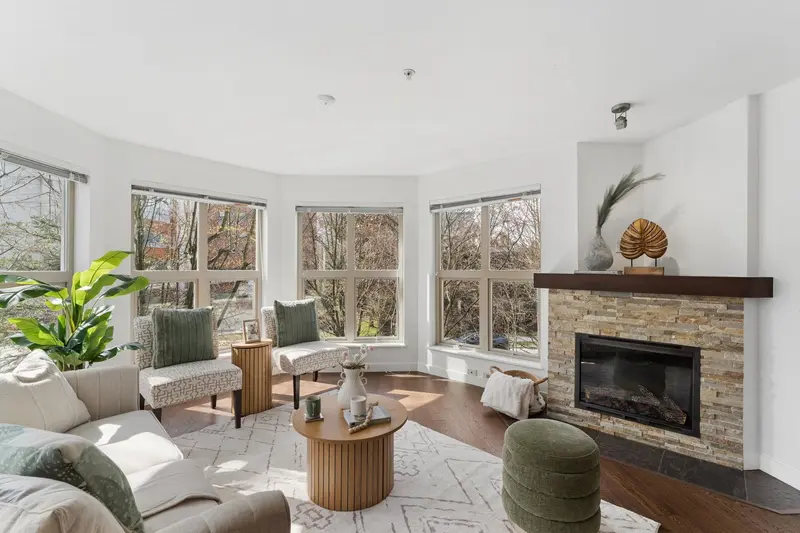 206 1468 ST. ANDREWS AVENUE - photo 1 of 25