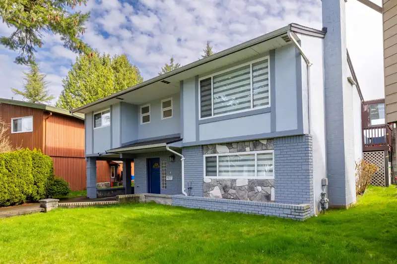7452 115A STREET - photo 1 of 38