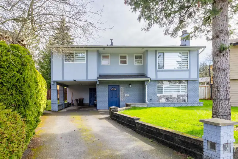7452 115A STREET - photo 2 of 38
