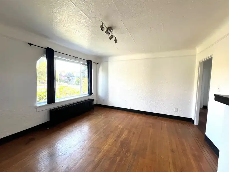 465-485 VICTORIA DRIVE - photo 4 of 29