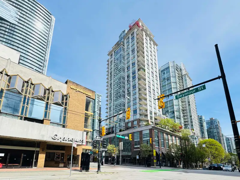 2004 565 SMITHE STREET - photo 1 of 32