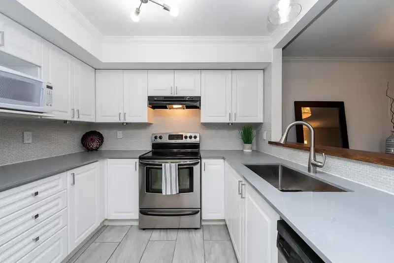 305 2340 HAWTHORNE AVENUE - photo 2 of 40