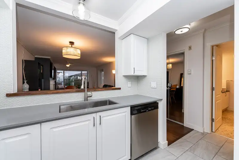305 2340 HAWTHORNE AVENUE - photo 3 of 40