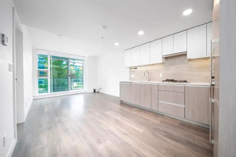 511 6655 BUSWELL STREET - photo 2 of 31