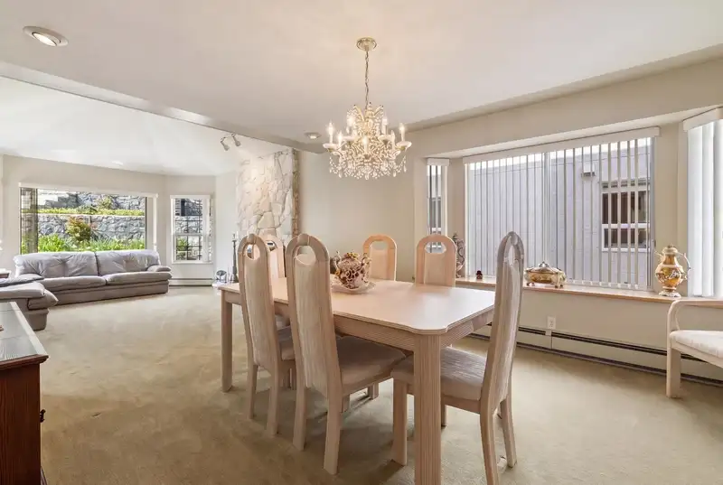 547 TEMPE CRESCENT - photo 3 of 28