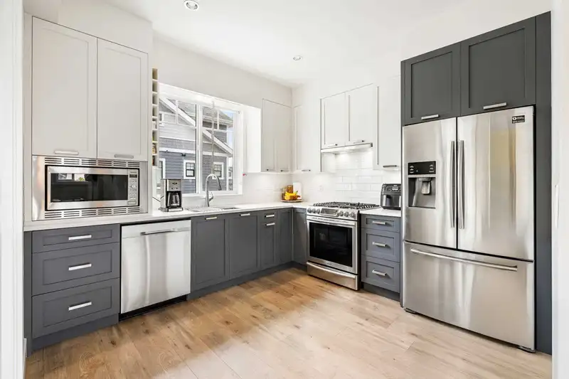 2 189 WOOD STREET - photo 1 of 31