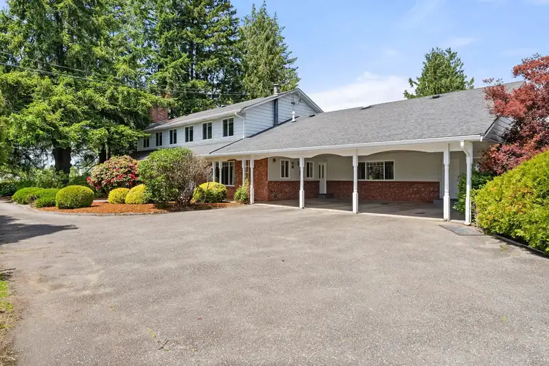 22061 64 AVENUE - photo 4 of 39