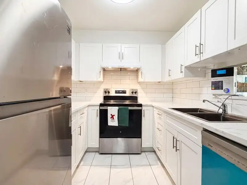307 9942 151 STREET - photo 1 of 15
