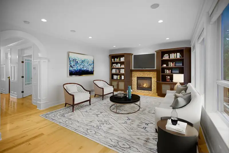 923 163 STREET - photo 2 of 38