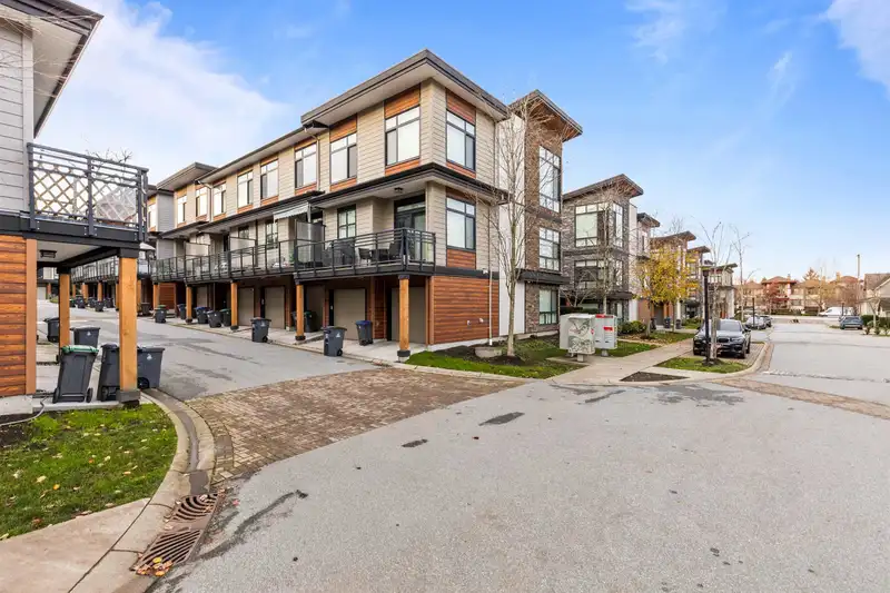 201 16488 64 AVENUE - photo 1 of 35