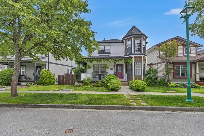 36150 SHADBOLT AVENUE - photo 1 of 40