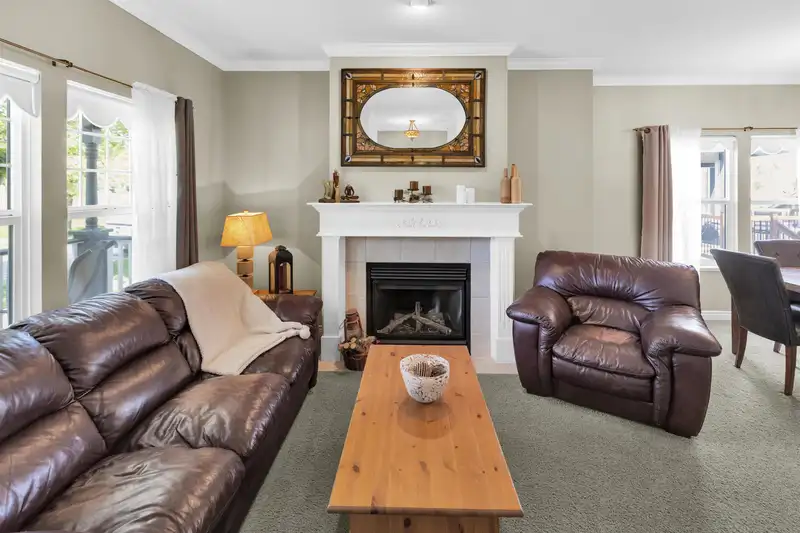 36150 SHADBOLT AVENUE - photo 4 of 40