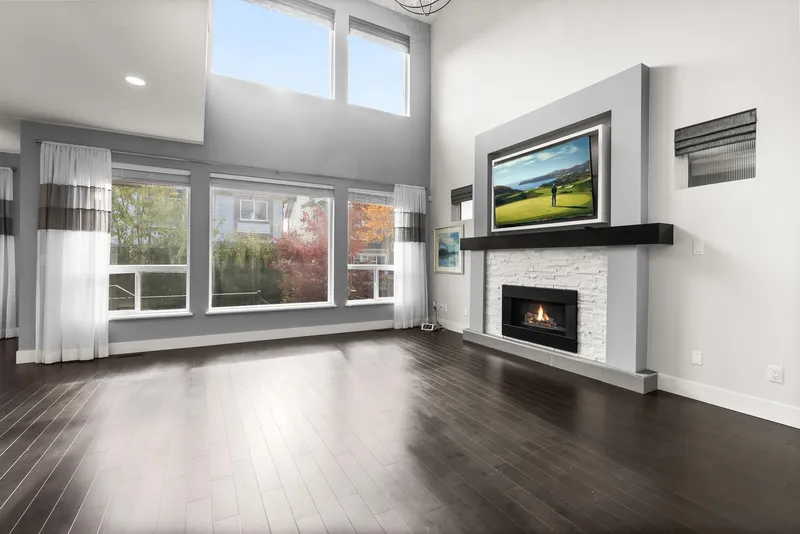 16726 18 AVENUE - photo 3 of 25