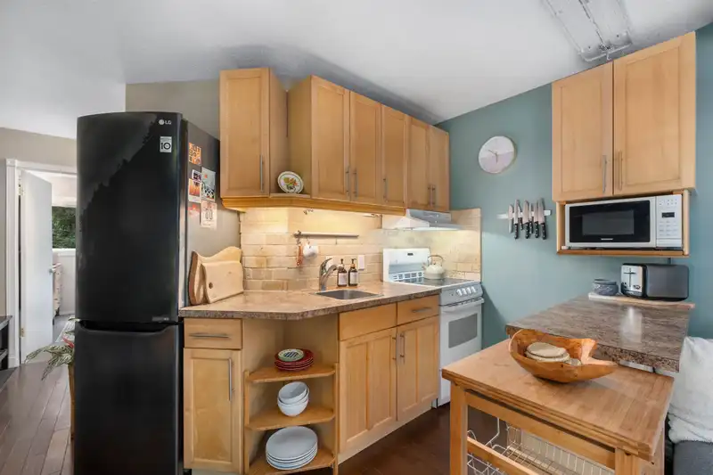 4 2126 SARAJEVO DRIVE - photo 3 of 18