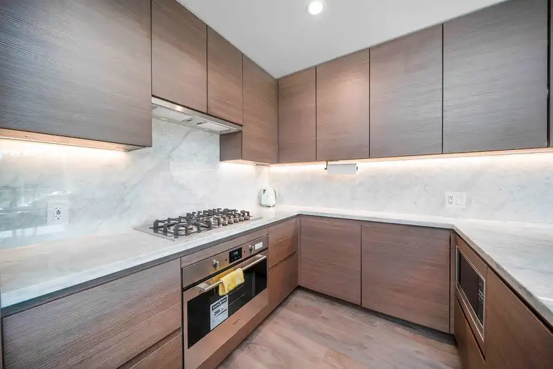 1706 308 MORRISSEY ROAD - photo 2 of 16