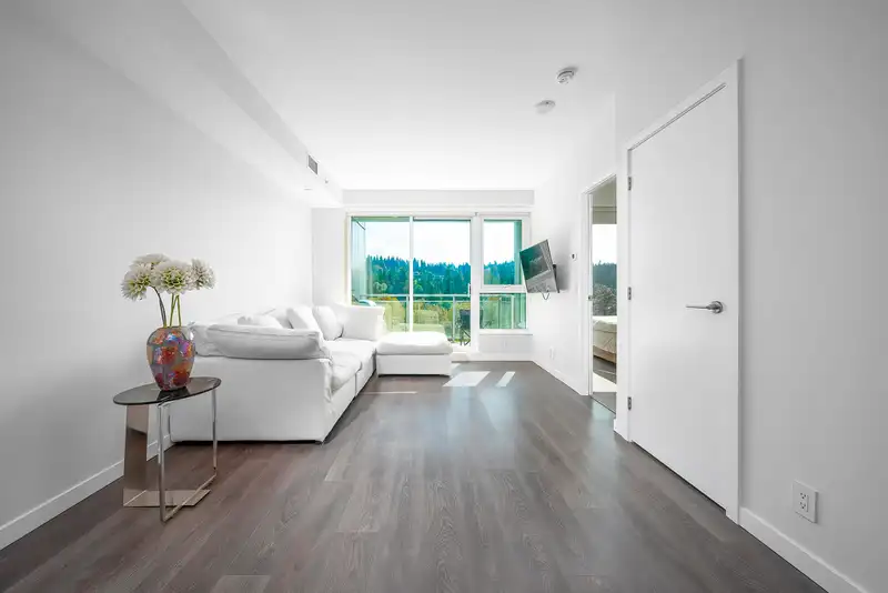 1706 308 MORRISSEY ROAD - photo 3 of 16