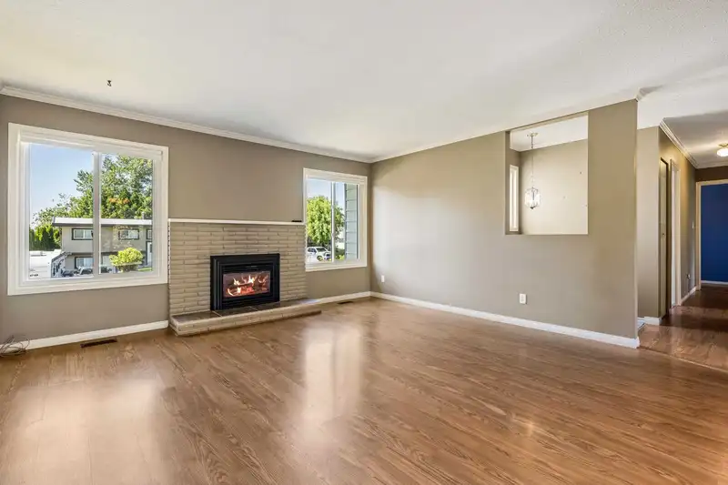 31404 WINTON AVENUE - photo 4 of 37