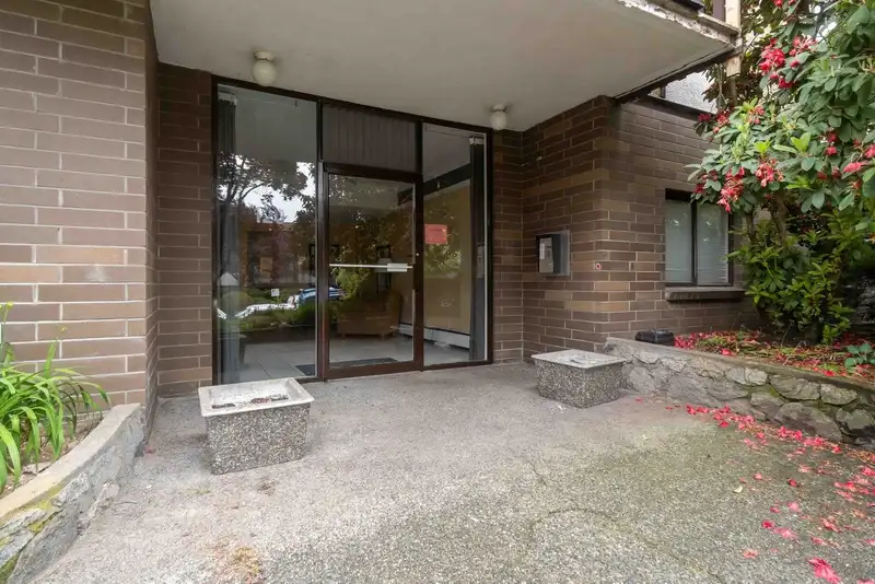 301 120 E 4TH STREET - photo 2 of 23