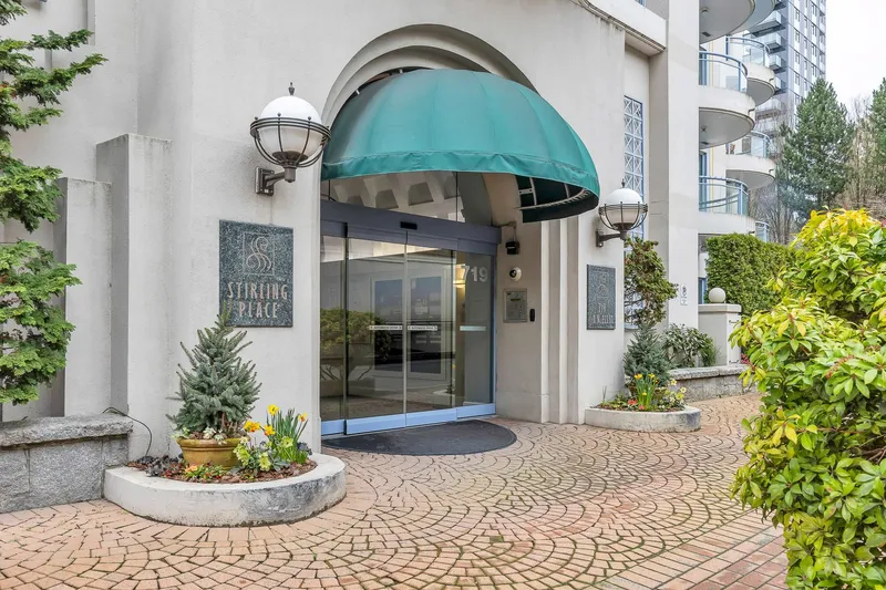 1904 719 PRINCESS STREET - photo 2 of 25