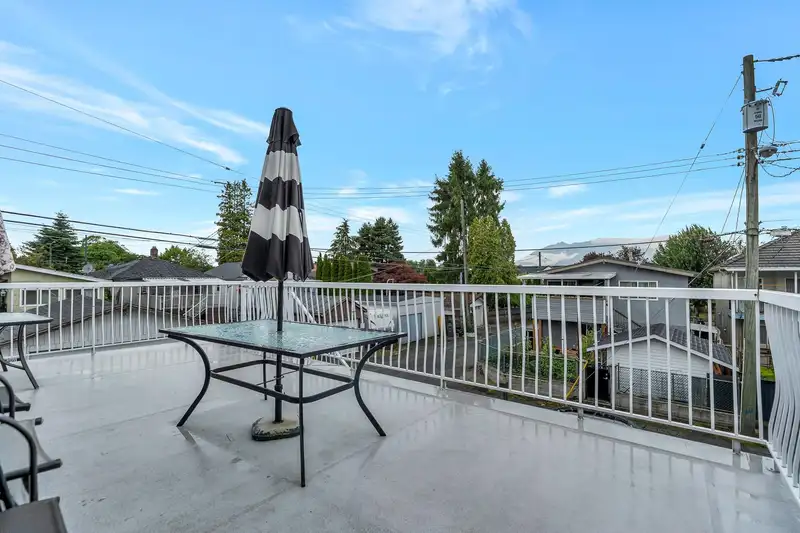 2431 PARKER STREET - photo 4 of 24