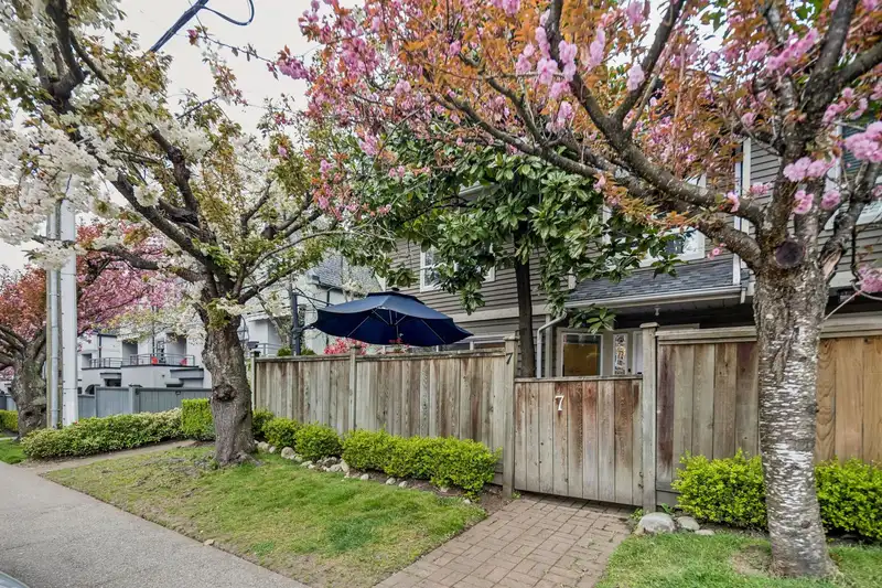 7 848 W 16TH STREET - photo 2 of 29