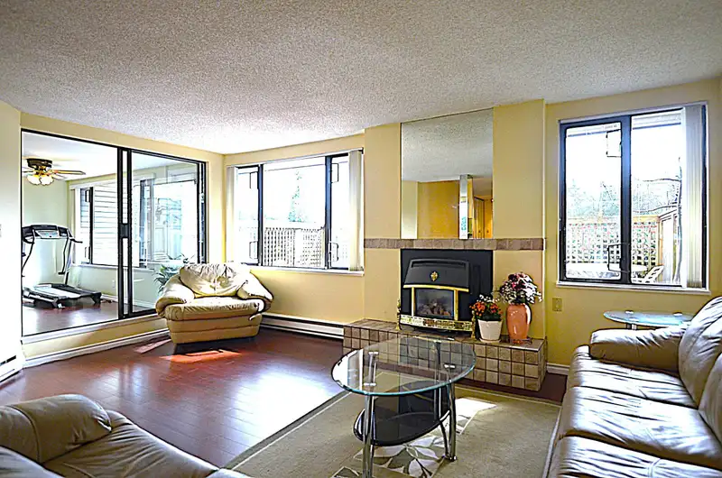 105 15313 19 AVENUE - photo 3 of 34
