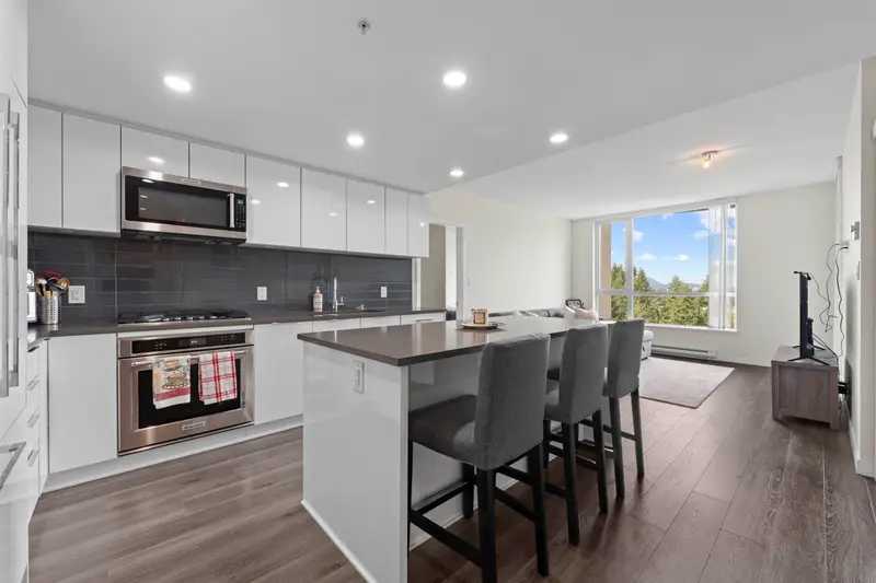 1605 3096 WINDSOR GATE - photo 2 of 25