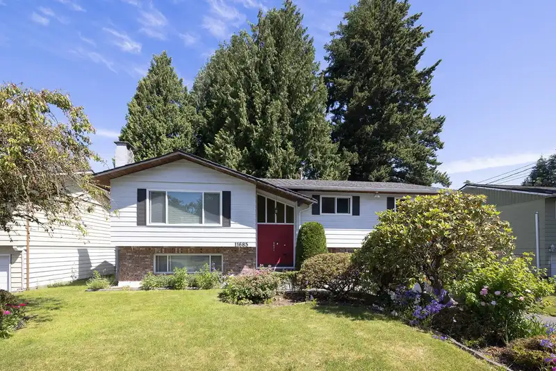 11685 95 AVENUE - photo 1 of 19