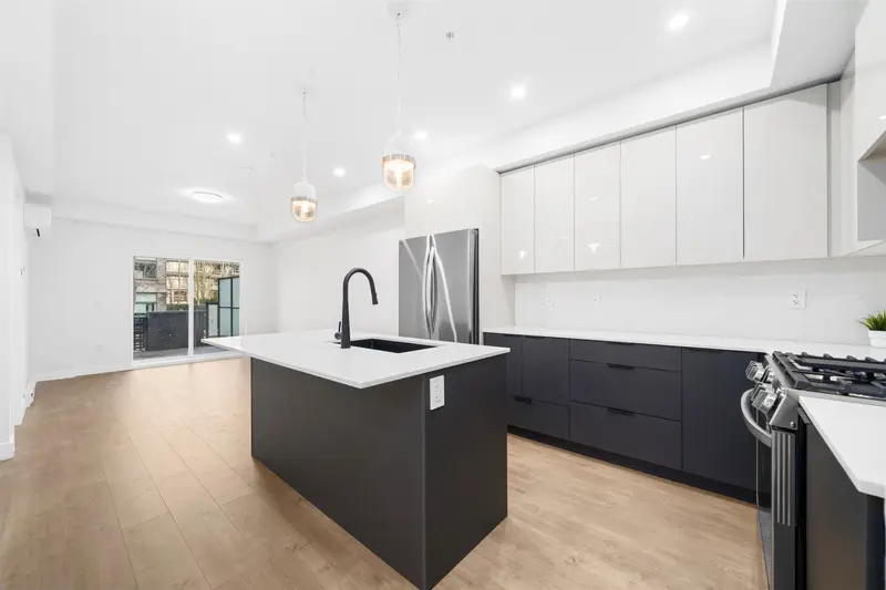 101 15353 17 AVENUE - photo 4 of 25