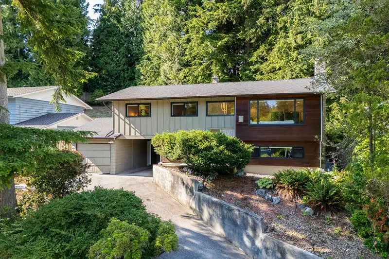 137 COLLEGE PARK WAY - photo 1 of 40