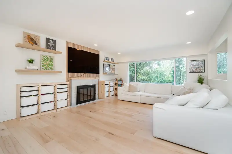 137 COLLEGE PARK WAY - photo 2 of 40