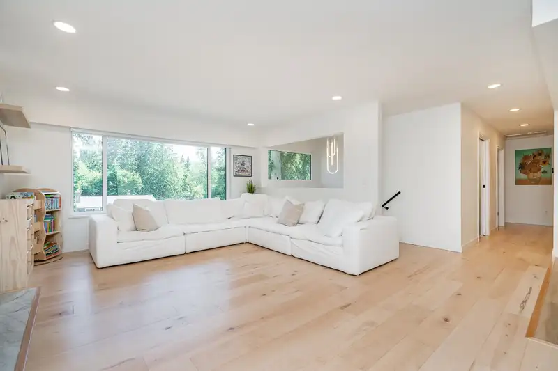 137 COLLEGE PARK WAY - photo 3 of 40