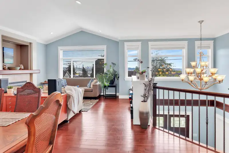943 HARRIS AVENUE - photo 3 of 31