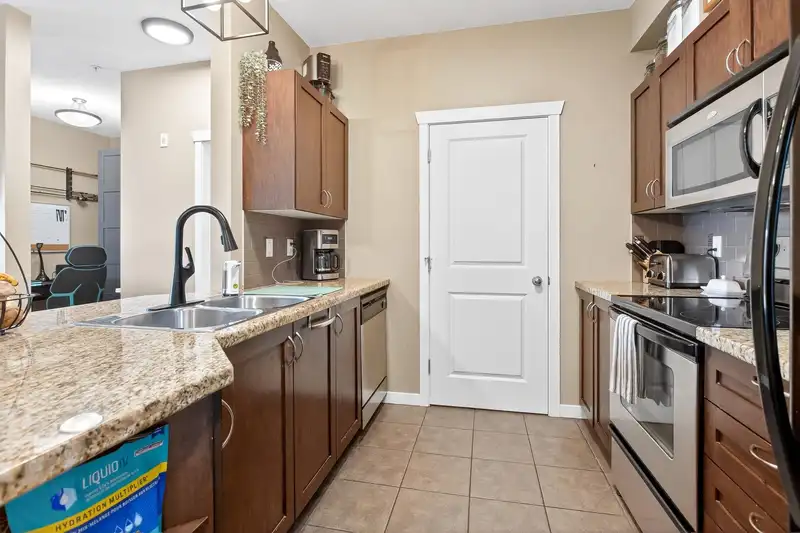 207 2336 WHYTE AVENUE - photo 3 of 29