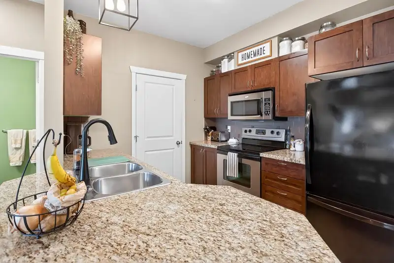 207 2336 WHYTE AVENUE - photo 4 of 29
