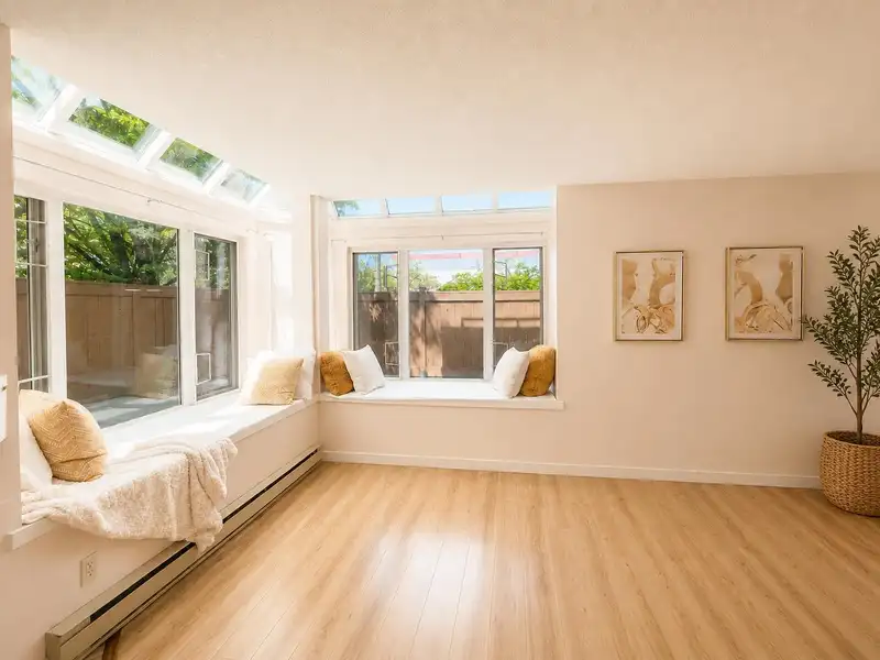 103 5025 SANDERS STREET - photo 4 of 40