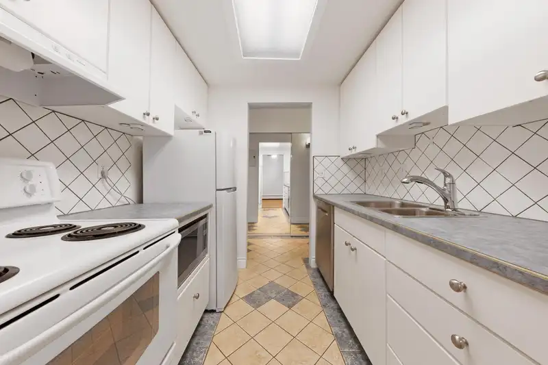 301 7426 138 STREET - photo 2 of 33
