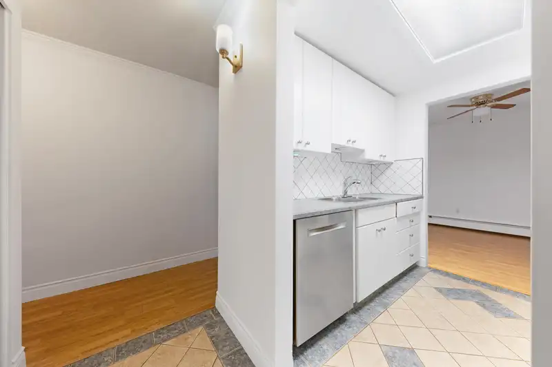 301 7426 138 STREET - photo 3 of 33