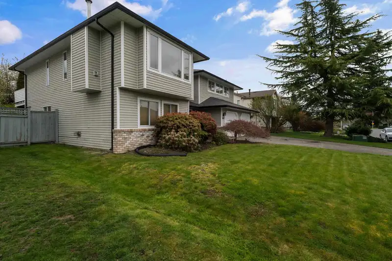 16109 80A AVENUE - photo 2 of 40