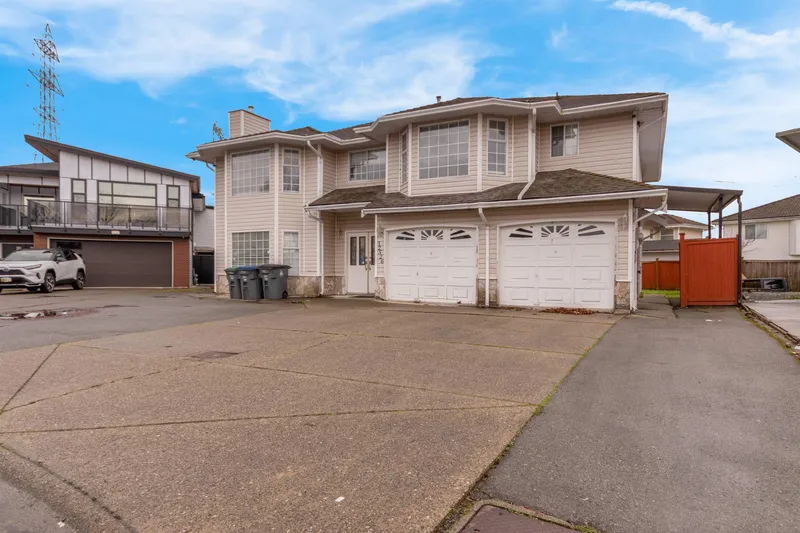 12526 75A AVENUE - photo 2 of 25