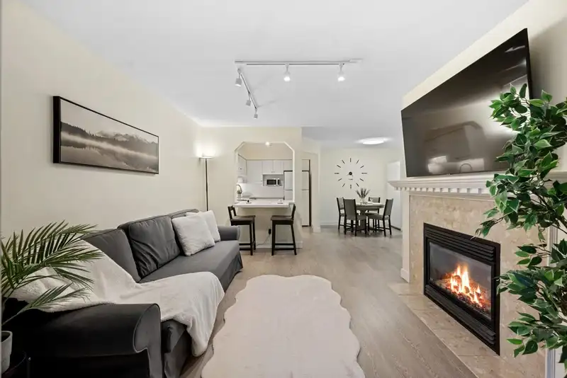 114 3770 MANOR STREET - photo 2 of 28