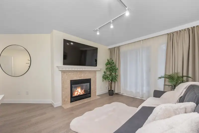 114 3770 MANOR STREET - photo 4 of 28