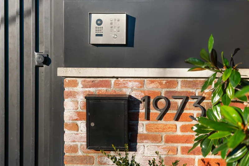 1973 CREELMAN AVENUE - photo 3 of 25