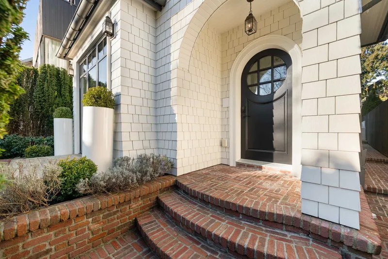 1973 CREELMAN AVENUE - photo 4 of 25