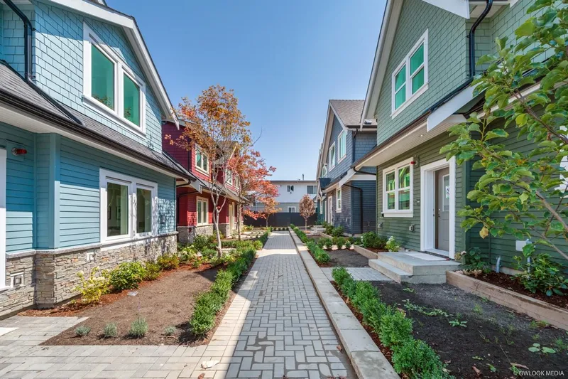 1427 E 27TH AVENUE - photo 3 of 25