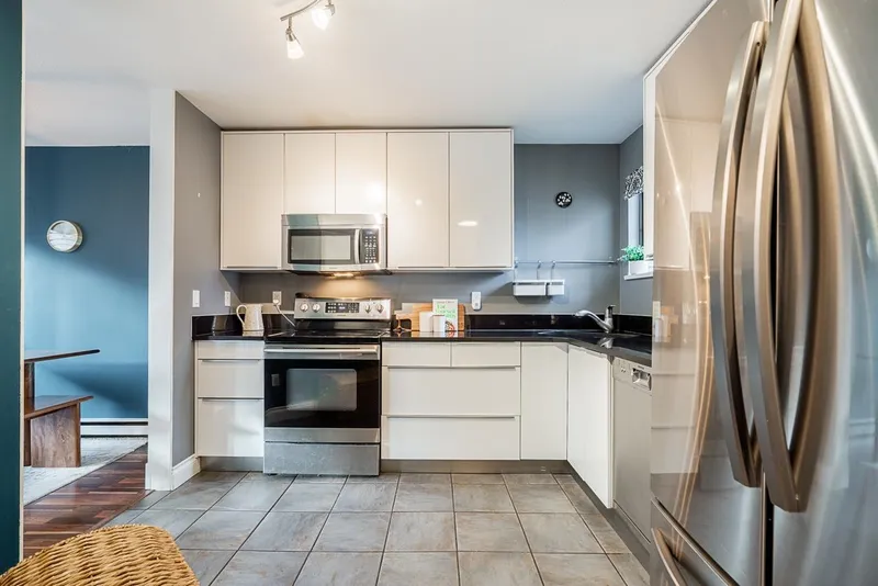 29 98 BEGIN STREET - photo 2 of 25